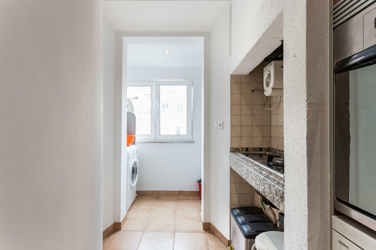 Altido Charming 1br Apt With Workspace In Sao Bento Apartment Lisbon